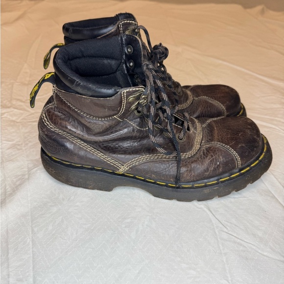 Dr. Martens Men's Brown Leather Boots - Picture 4 of 7
